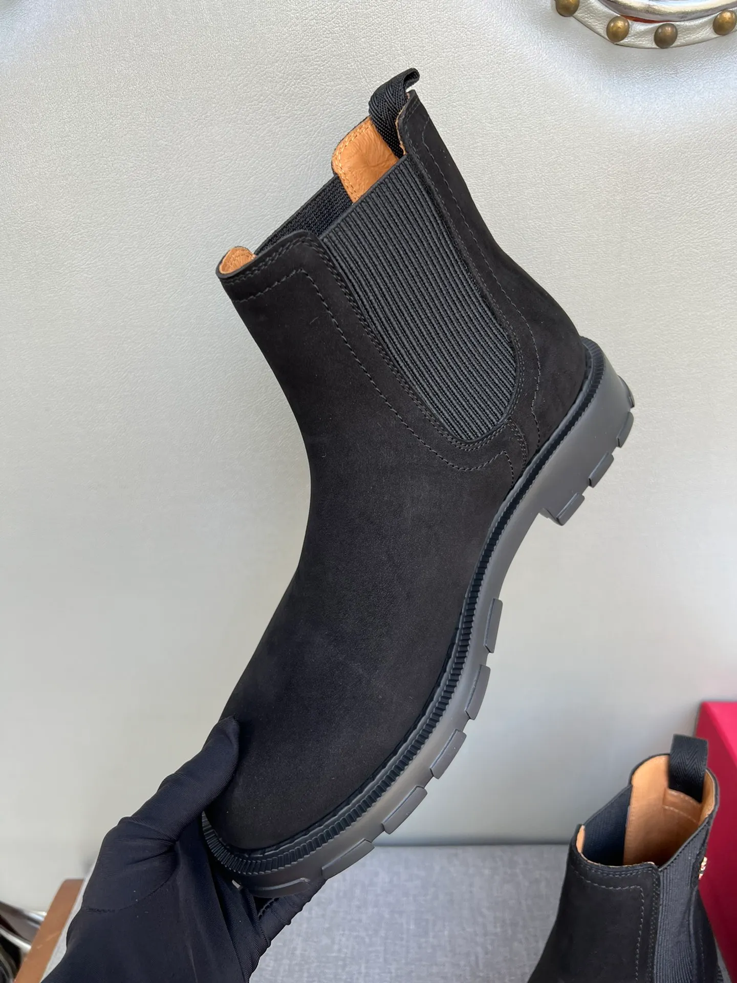 [Ferragamo] Top P: 1000💰 Number of yards: 39~44 (38.45 custom-made, non-refundable) Ferragamo winter series, original 1:1 development, casual men's short boots, original quality, exclusive new Ferragamo autumn and winter new high-top men's shoes, exquisite hand-stitching, workmanship details comparable to counters, imported calfskin upper, cowhide lining, original foam outsole.